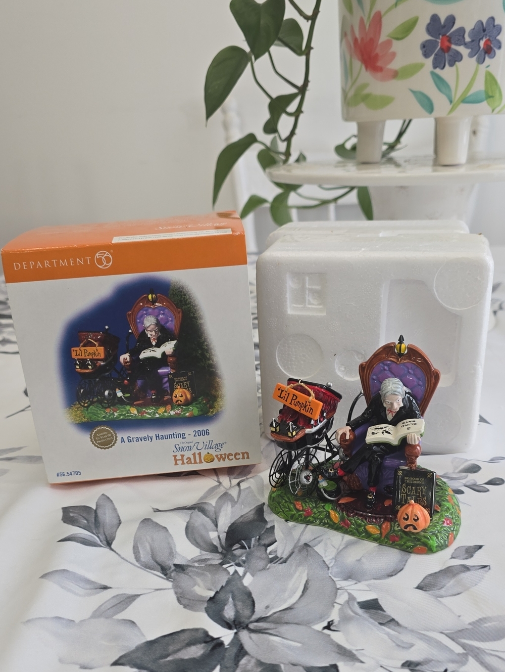 Department 56 Original Snow Village A Gravely Haunting 2006 Retired Halloween